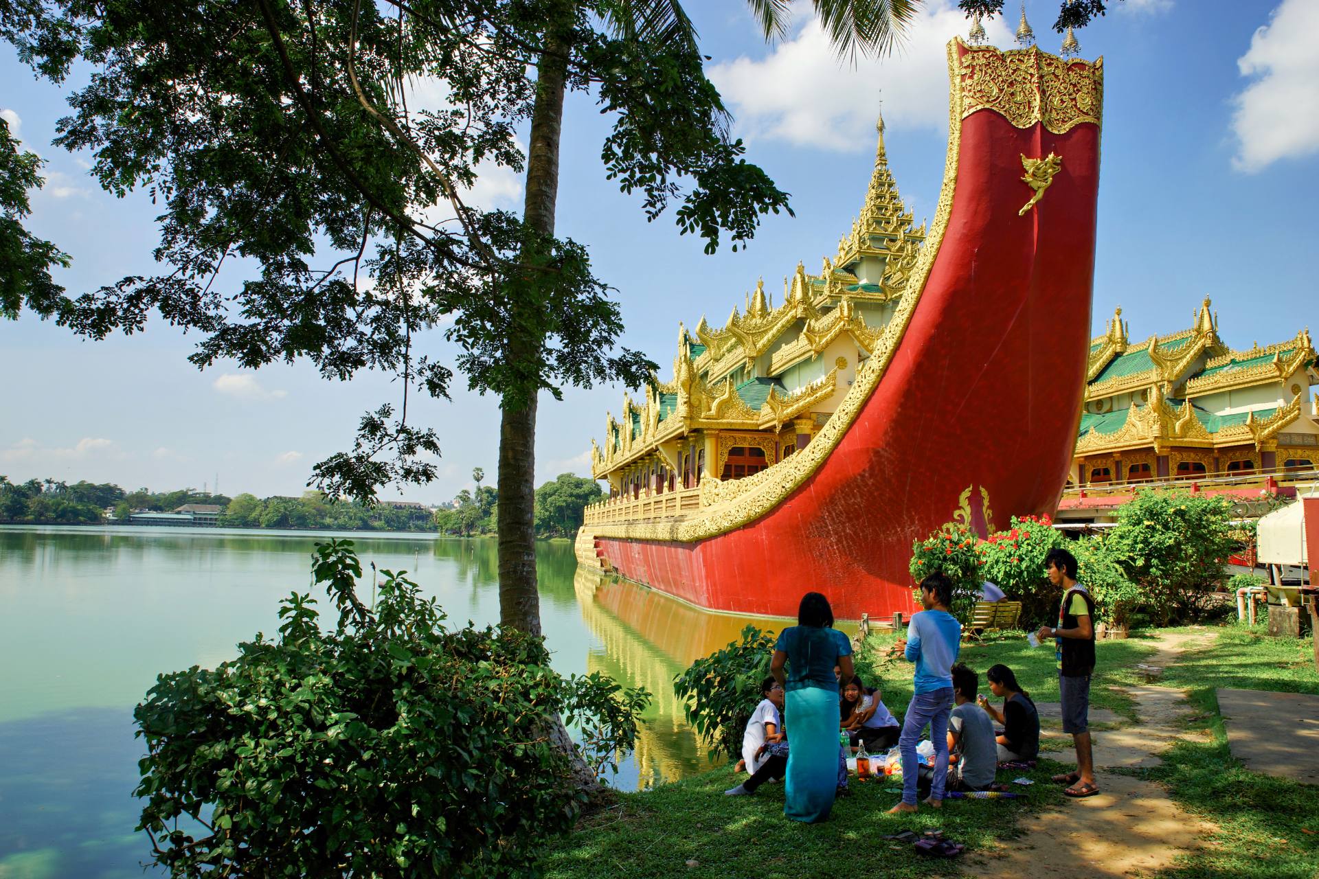 Kandawgyi Nature Park im Osten der Shwedagon Pagode